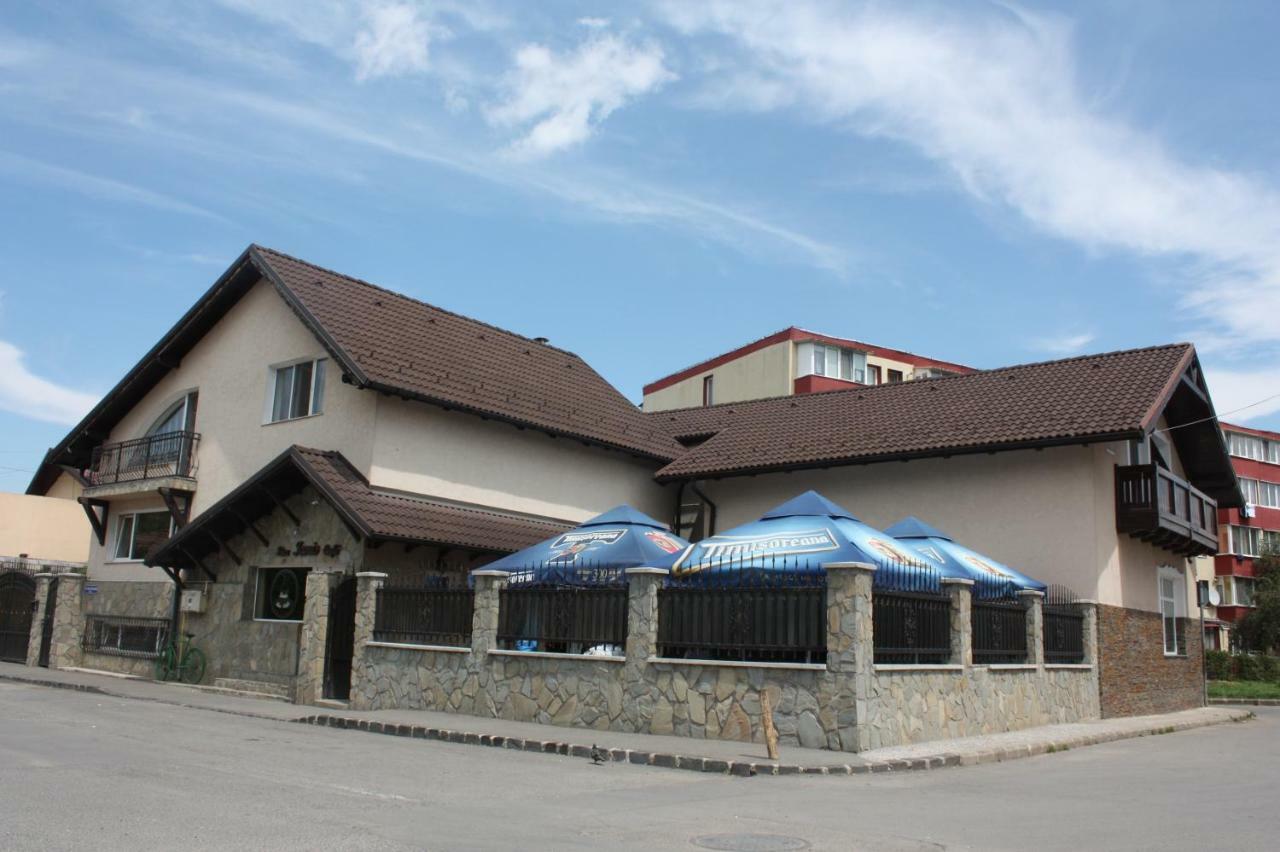 Отель Casa Ianis Брашов Экстерьер фото